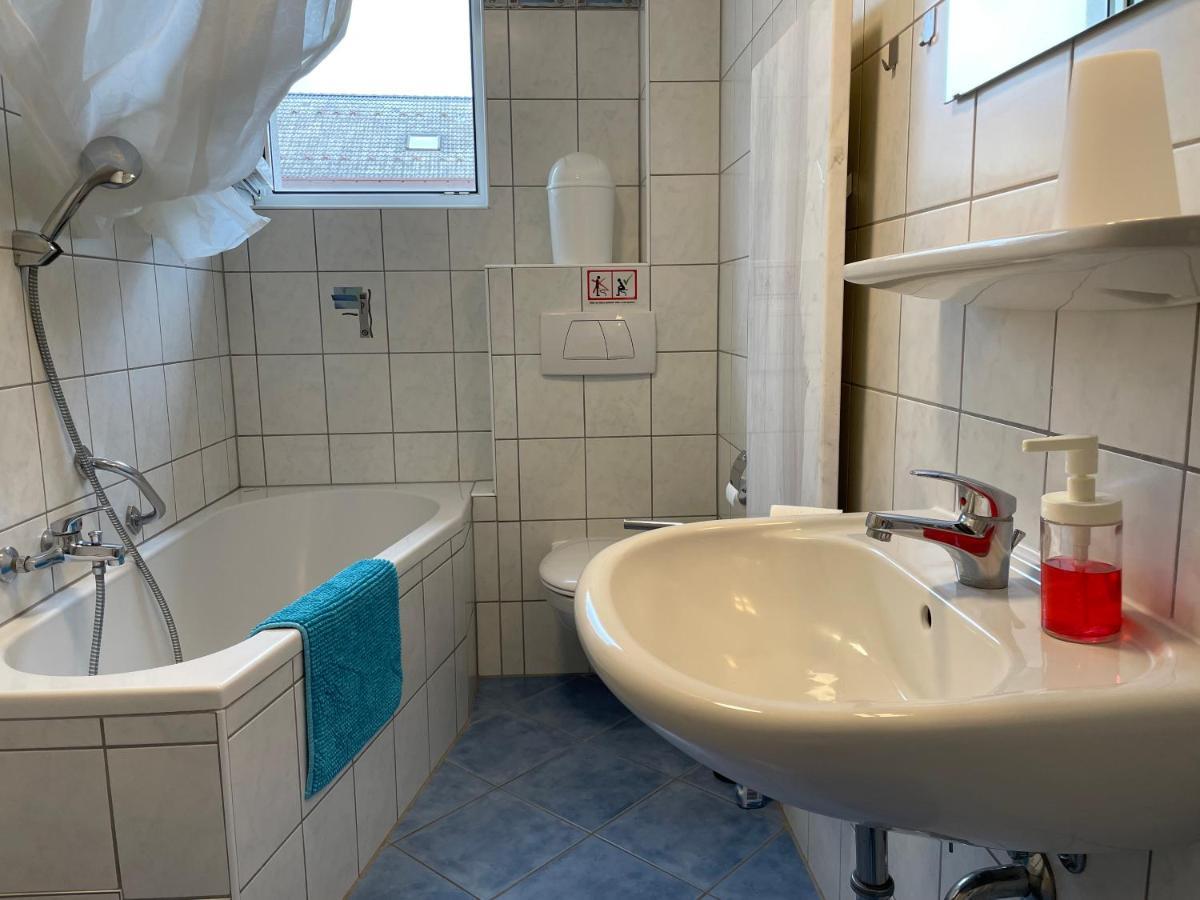 Altstadt Naehe 7 Min Fussweg Ueber Alte Maibruecke Zu Pension Mit Balkon & Garten, Ideal For Long Stay, Relocation Ochsenfurt Exterior foto
